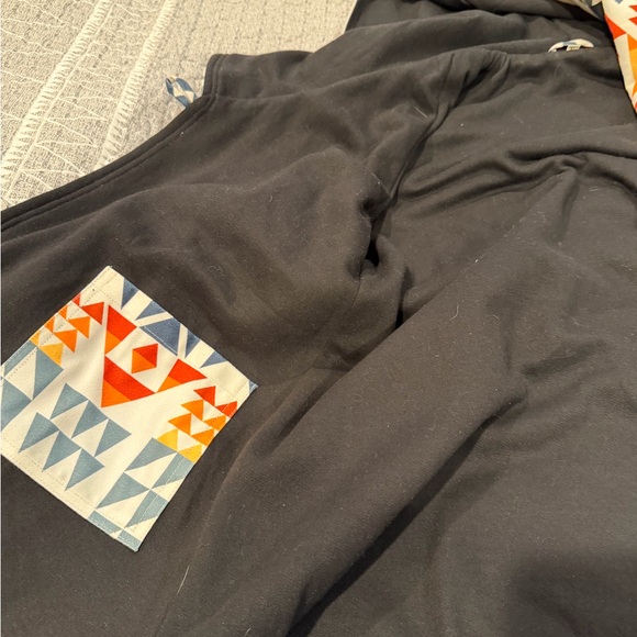 Geometric Patterned Hooded Jacket - Picture 6 of 8